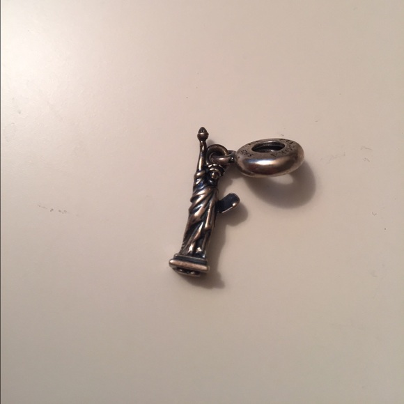 Pandora Statue of Liberty Charm
