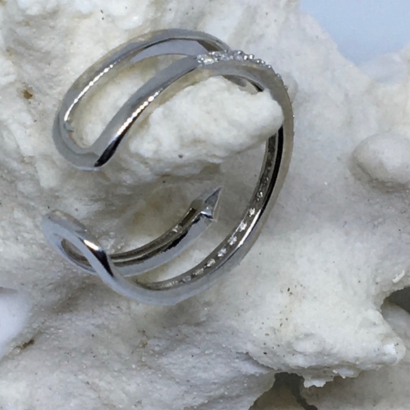 Sterling and diamond ring - Picture 3 of 4