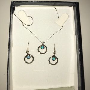 Stunning necklace and matching earrings