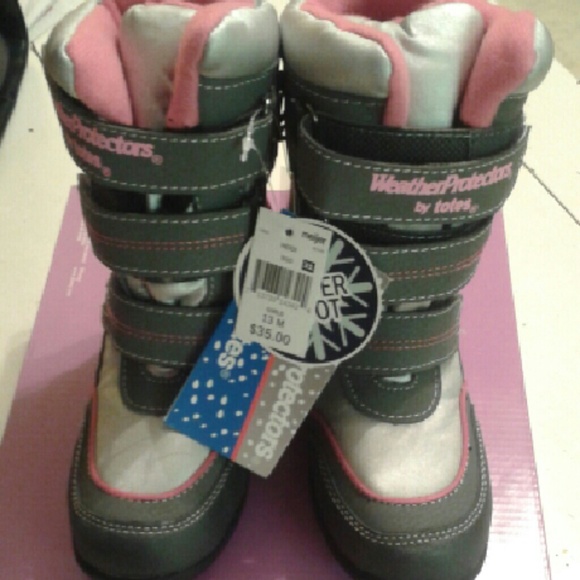 Girls' snow boots NWT