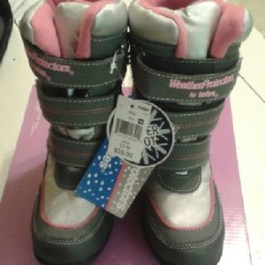 Girls' snow boots NWT