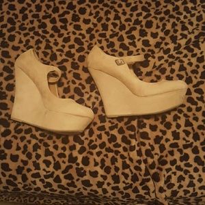 Nude wedges
