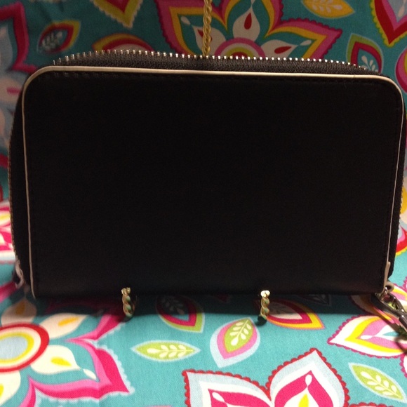 Vera Bradley faux leather wristlet black - Picture 3 of 4