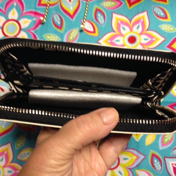 Vera Bradley faux leather wristlet black - Picture 4 of 4