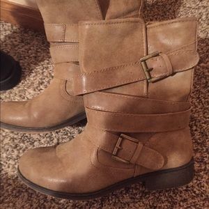 Madden girl boots--- great condition!