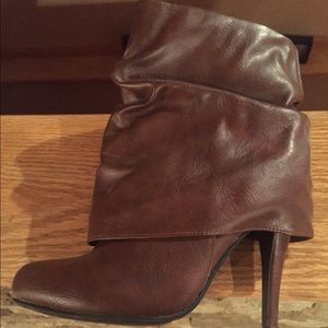 Vanity heeled boots!