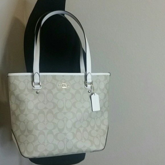 Coach Handbags - HP 3/11💟Coach Signature Zip Top Tote Light Khaki