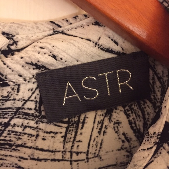 ASTR Keyhole Patterned Blouse - Picture 3 of 3