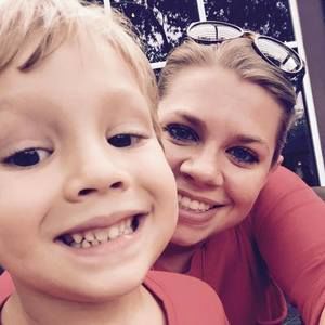 Meet your Posher, Larissa