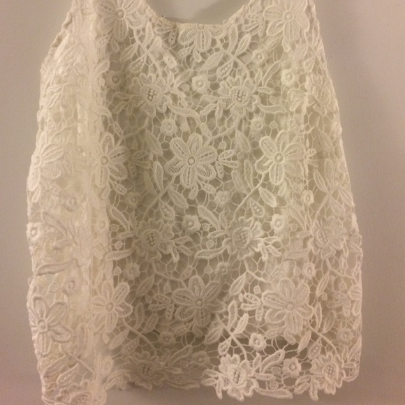 Short white floral tank - Picture 3 of 3