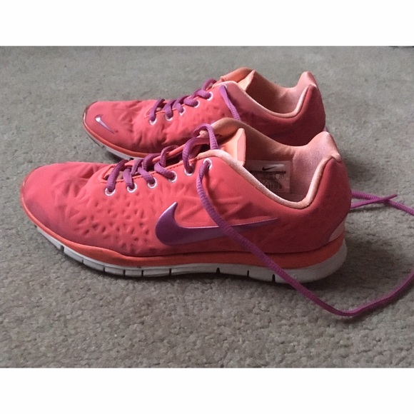 Hot Pink Nike Free Run - Picture 3 of 4