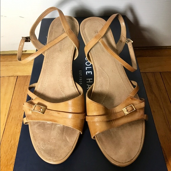 Naturalizer tan open toe sling backs ✨