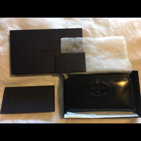 Prada black leather wallet authentic! MAKE OFFER