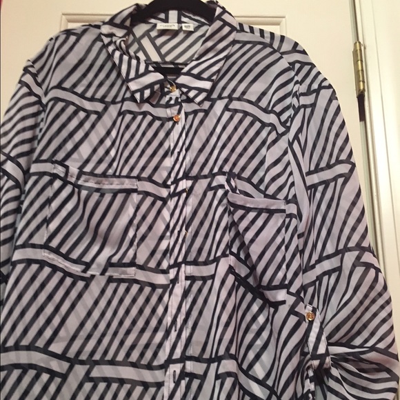 Black and White Blouse size 26/28