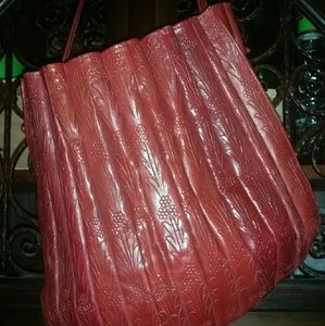 Leaders in Leather Red Leather Shoulder Bag