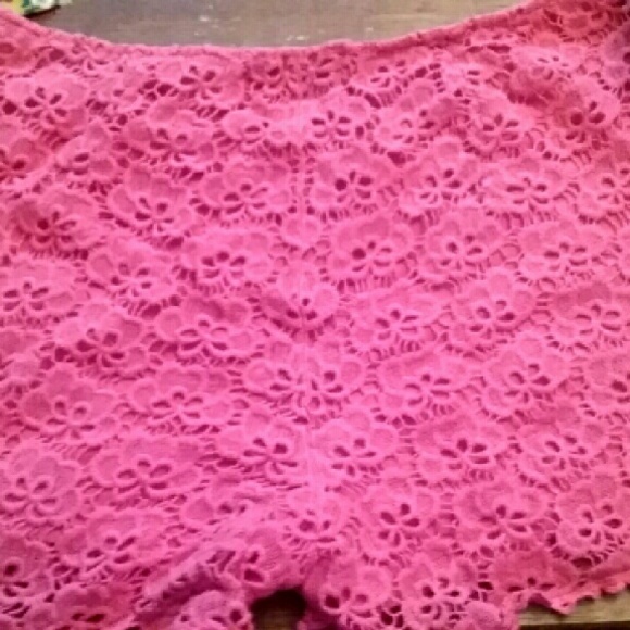 Jennifer Lopez shorts - Picture 2 of 3