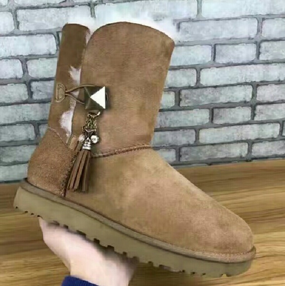 UGG Boots: Every Girl Ugh boots