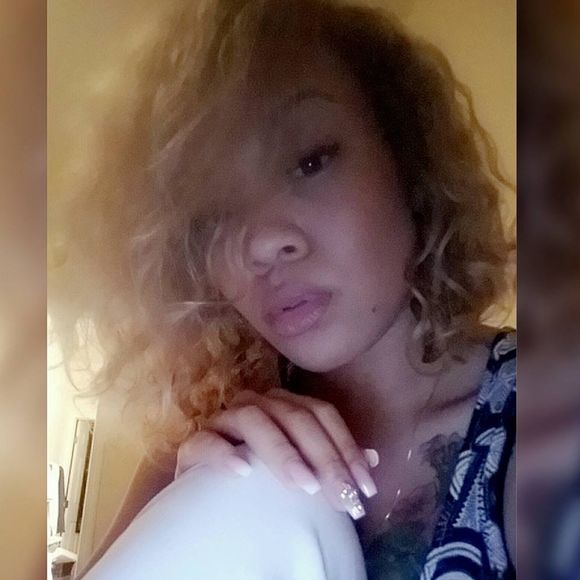 Meet your Posher, Stephanie - Picture 1 of 1