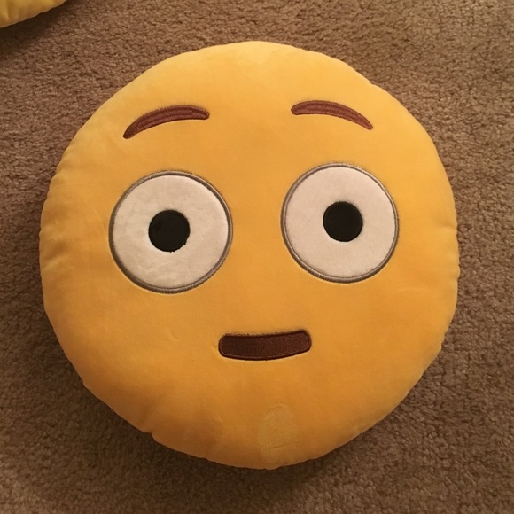 Who doesn't love an Emoji pillow? - Picture 2 of 4