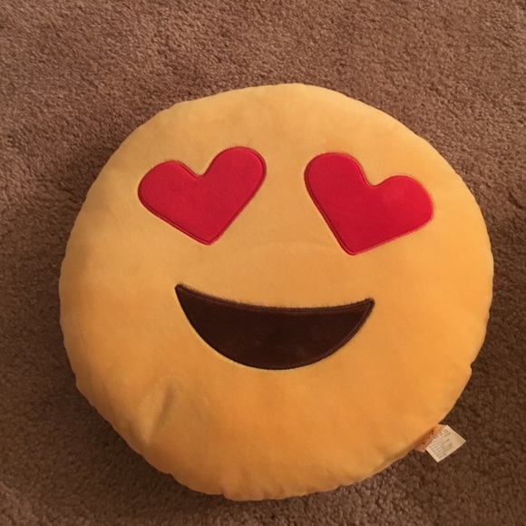 Who doesn't love an Emoji pillow? - Picture 4 of 4