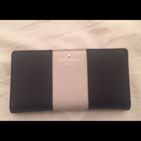 Kate Spade Wallet-NEVEE USED