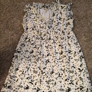 Sleeveless cream and black dress