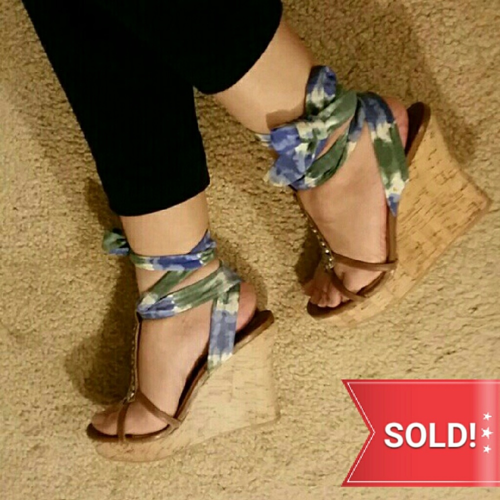 SOLD!!! GORGEOUS ankle tie Colin Stuart wedges, 7