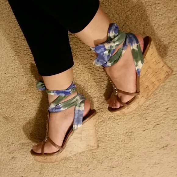 SOLD!!! GORGEOUS ankle tie Colin Stuart wedges, 7 - Picture 2 of 5