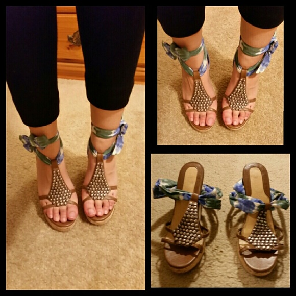 SOLD!!! GORGEOUS ankle tie Colin Stuart wedges, 7 - Picture 4 of 5