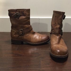 Gidigio distressed light brown engineer boots