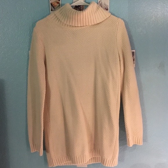 White/beige long sleeve turtle neck