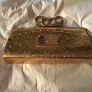 Akdmks larger knuckle clutch old school