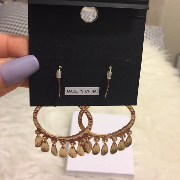 Steve Madden Beautiful Earrings - Picture 3 of 3