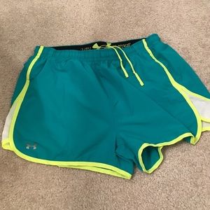 EUC Under Armour 3" inseam lined running short