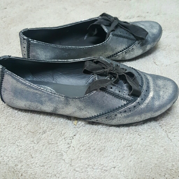 Shoes - Picture 2 of 3