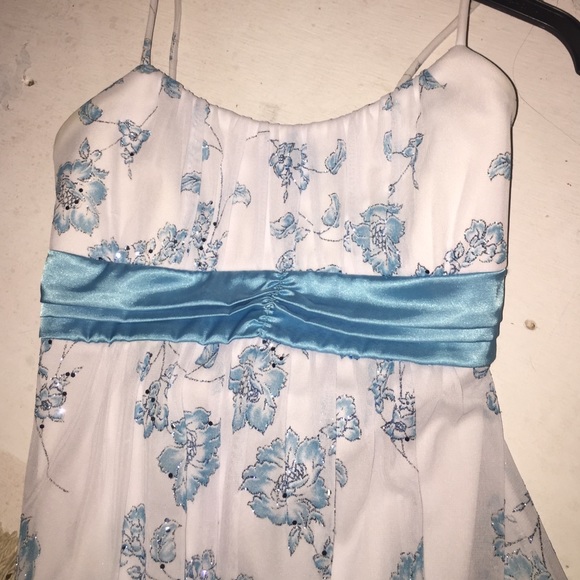 Dress - Picture 3 of 4
