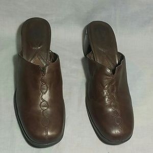 Women's Clarks Clogs Shoes Brown 9.5 M leather Women's Clarks Clogs Shoes Brown 9.5 M leather