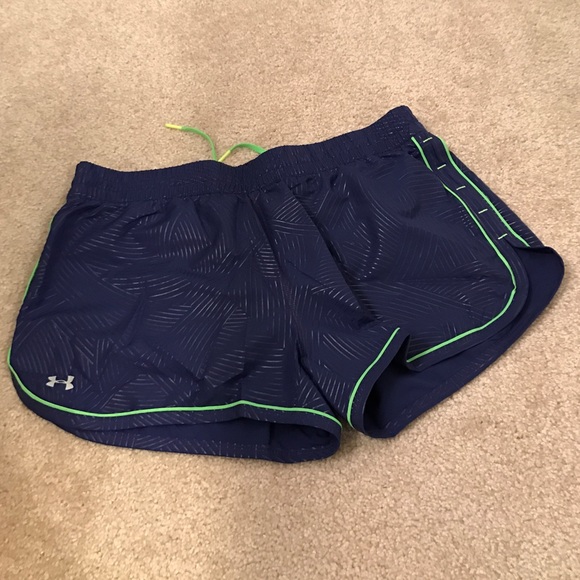 EUC Under Armour 3" inseam lined running short