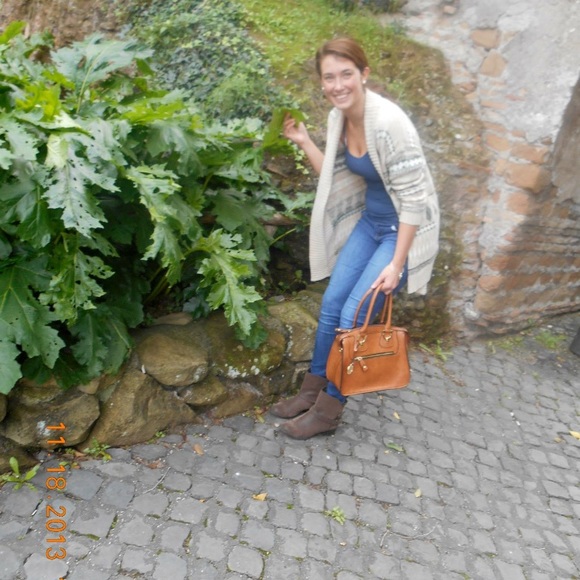 Meet your Posher, Allison - Picture 3 of 3