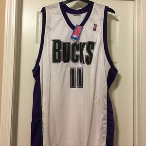 Milwaukee Bucks NBA jersey.