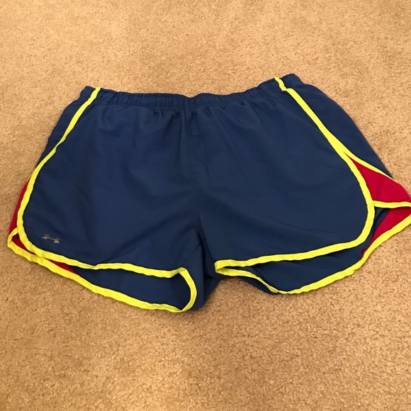 EUC Under Armour 3" inseam lined running short