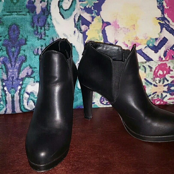 Very Nice Black Booties