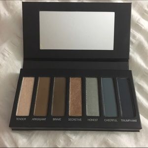 Younique Addiction Palette 4