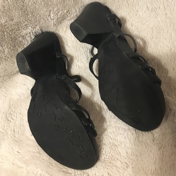 Kenneth Cole Reaction heels with platinum beading - Picture 3 of 3