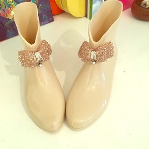 Darling sparkly short rain boots