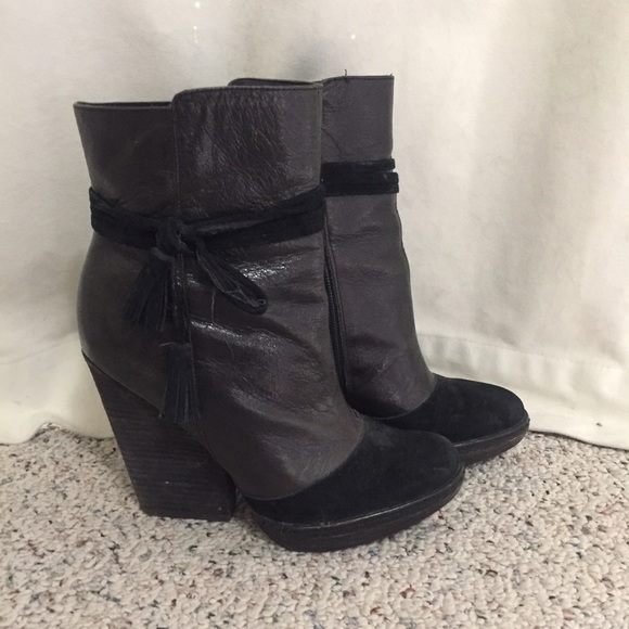 Hinge black chunky heeled ankle boots, 6