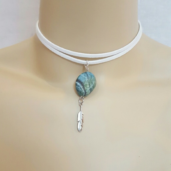 Jewelry - BOGO! White double layer choker with pendant