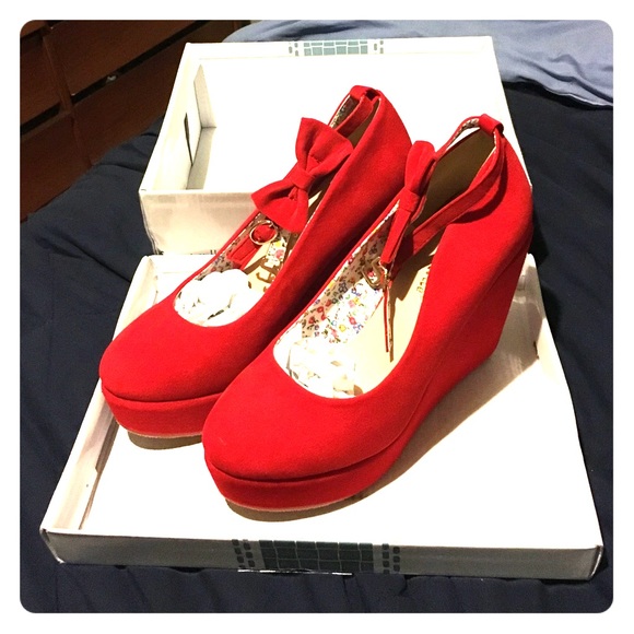 Crape myrtle red high heels shoes size 7.5