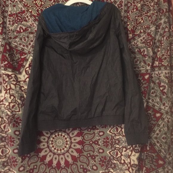 New without tags grey windbreaker - Picture 4 of 4