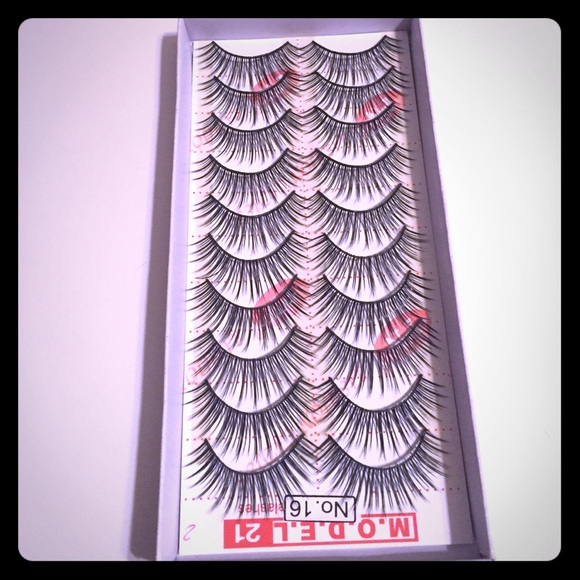 Fashion Lashes - Picture 1 of 4